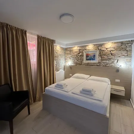 Minella Oda ve Kahvaltı 3*