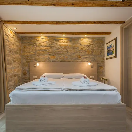 Minella Oda ve Kahvaltı 3*